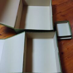 GUCCI　箱３つの画像