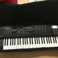 YAMAHA V50シンセサイザーとキーボードモニターセット