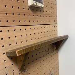 壁にネジで取り付けられる棚です！の画像