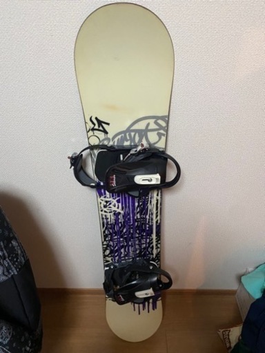 「引き取り相手決まりました」スノーボード３点一式売ります。