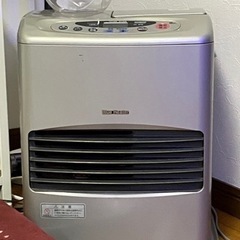 石油ファンヒーターとポリタンク電動ポンプ