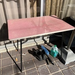 レトロなテーブル
