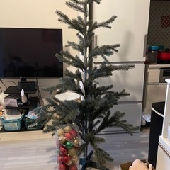 クリスマスツリーとオーナメント差し上げます。