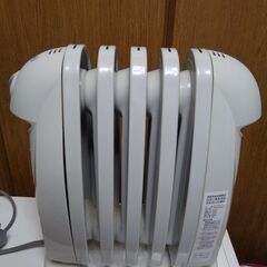 世田谷区近辺配送可能　正常作動品　DeLonghi デロンギ・オイルヒーター TRN0505JS　小型サイズ　コンパクト　 小型L字型フィン5枚 【1～3畳用】　ミニラジエター型ヒーターの画像