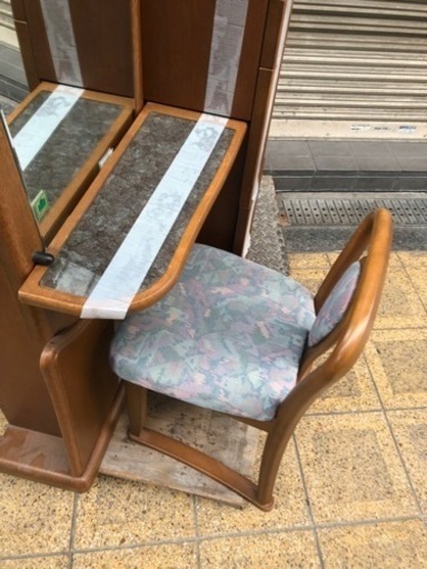 オシャレな　ドレッサー　鏡台　椅子&照明付き　配達可能