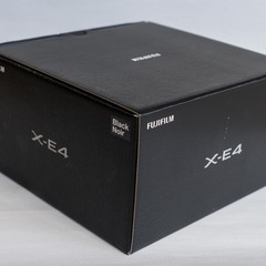 新品・未開封】Fujifilm 富士フィルム ミラーレス 一眼レフカメラ X-E4