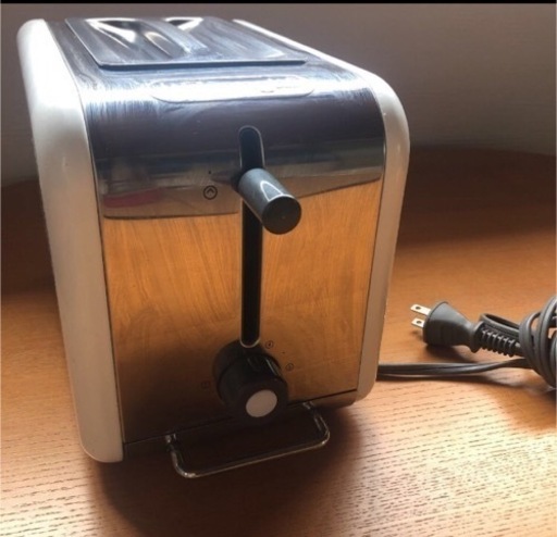 デロンギ　ポップアップトースター　ホワイト