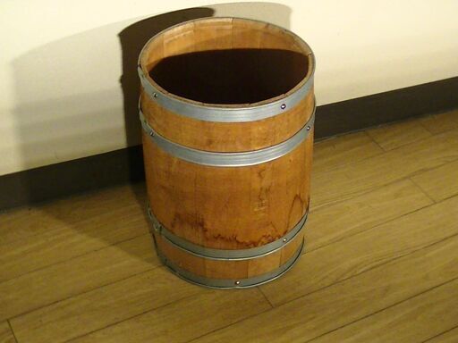 【交渉中】木製　多少シミあり　ビア樽
