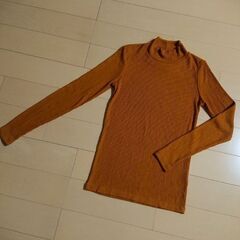 085 UNIQLO トップスの画像