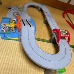 トミカ！無料で差し上げます！電池を入れると動きます！
