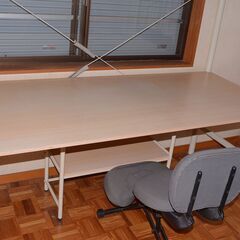 丈夫なスチール2段ベッド下はテーブル椅子付き外寸234×90×183cmの画像