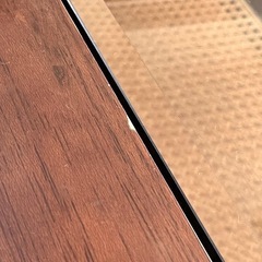 ガラストップのローテーブルの画像