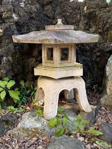 御影石　沓脱石　461キロ　庭石　石　石材　灯籠　蹲　庭　坪庭　置物　オブジェ 御影石 沓脱石 461キロ 庭石 石 石材 灯籠 蹲 庭 坪庭 置物 オブジェ