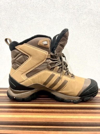 adidas スノーブーツ