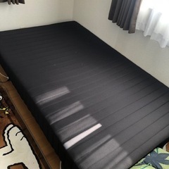 セミダブルベッド美品です。