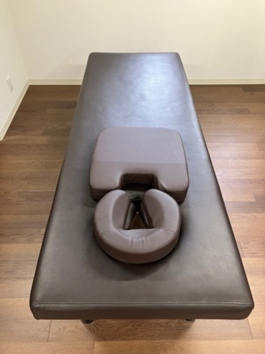 施術用ベッド（有孔クッション付き）