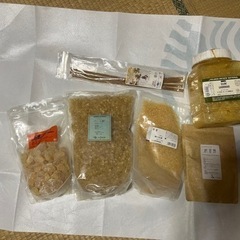 交渉中　油絵の具、画用液、膠などセットの画像