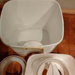 (再値下げしました)コンビ　オムツポットの画像