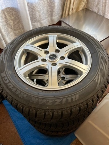 215/60r16 pcd114.3 スタッドレス　ブリザックrevo