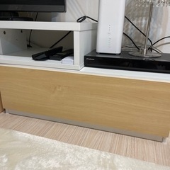 テレビボードの画像