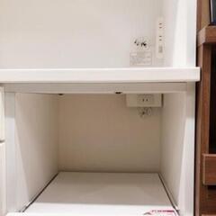キッチンボード　食器棚の画像