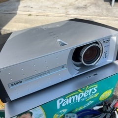 SANYO LP-Z2 3原色液晶シャッター投映方式 プロジェクター　の画像