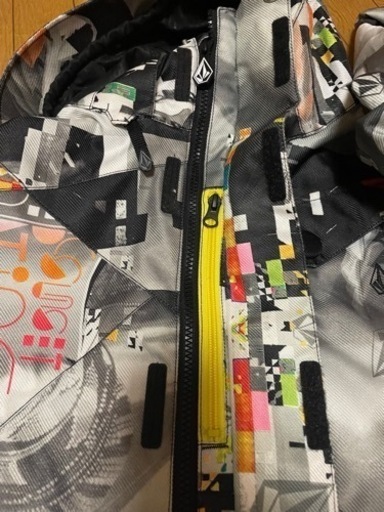 【半額以下】VOLCOM スノーボードウェア