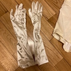 結婚式ドレス用ビスチェ・手袋お譲りします 大きいサイズの画像