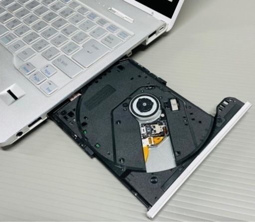 【引取先決定】配送可！　年賀状　新品SSD、i5、タッチパネル液晶、Windows11搭載　FUJITSU製ノートパソコン　フルHD、