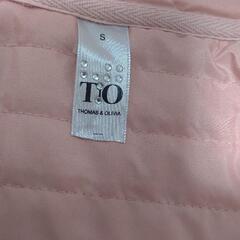 ピンクのジャンパーの画像