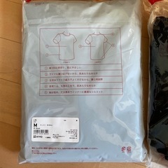 ユニクロのTｰシャツ　半袖　M 黒の画像