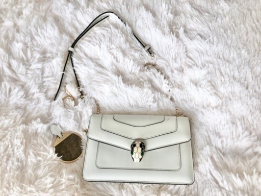 ブルガリ セルペンティ フォーエバー クロスボディ チェーンショルダーバッグ 白