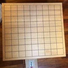 高級将棋盤と将棋駒の画像