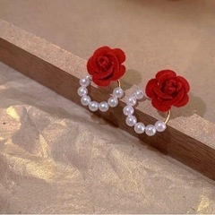 ヴィンテージの赤いバラの花ピアス