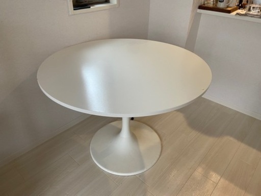 IKEAのダイニングテーブル