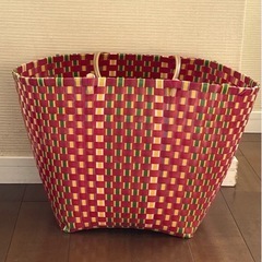 お話し中。プラスチック編みバスケット　高さ27×43.5