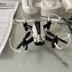 小型ドローン　カメラ付き　スマホで操作可能の画像