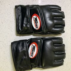 TWINS ツインズオープンフィンガーグローブ