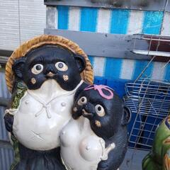 ペアタヌキの置物の画像