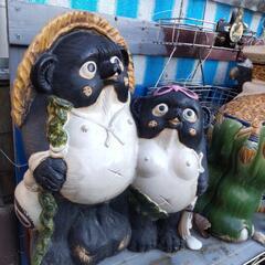 ペアタヌキの置物の画像