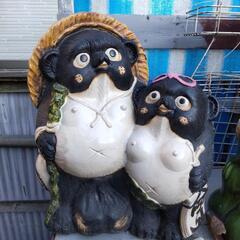 ペアタヌキの置物の画像