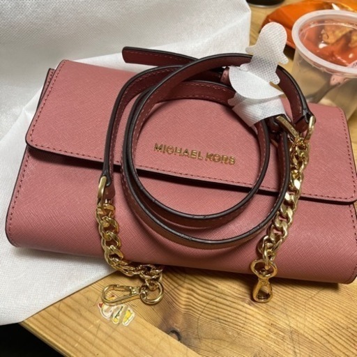 マイケルコース　新品 お財布ショルダー