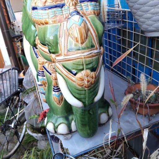 ゾウさんの置物です。