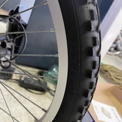 お話中)子供自転車　20インチ　6段ギア付き　ヘルメットおまけの画像