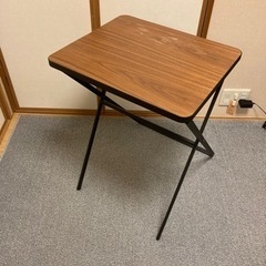 折りたたみテーブル　在宅勤務などに