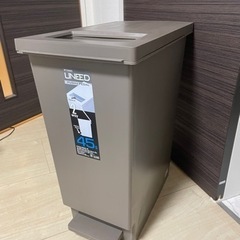 45L ゴミ箱 (ペダル型、上部からのプッシュも可能)