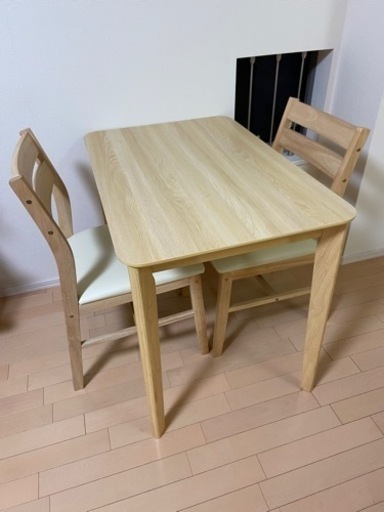 ダイニングテーブル　イス2脚