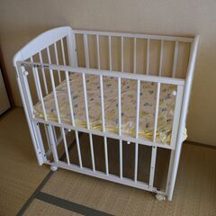 🎀　取引中　カトージ　ベビーベッド　(ホワイト）の画像