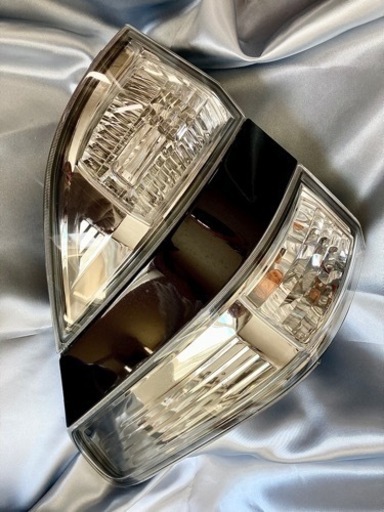 ヴェルファイア20系紫　テールライト