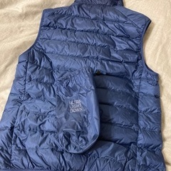 UNIQLO ウルトラ ライトダウン ベスト ブルーの画像